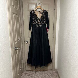 JESS. HOWARD Black lace & taffeta gown